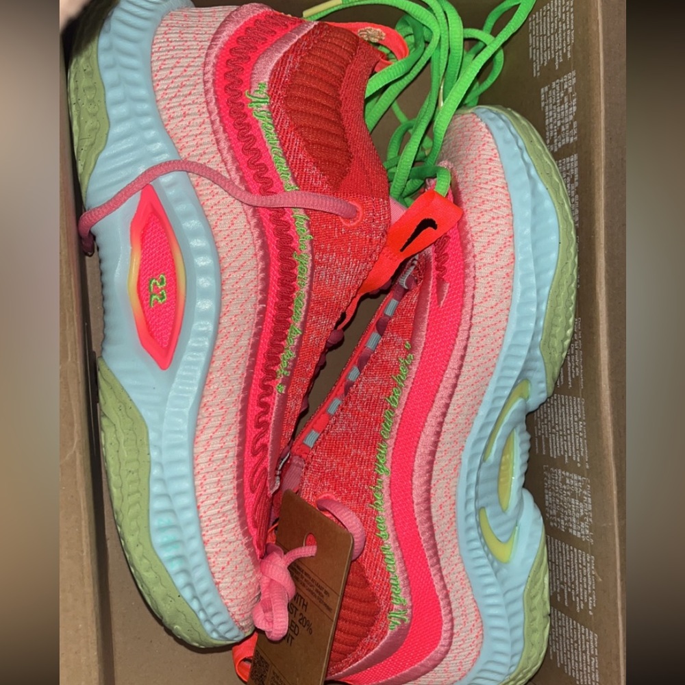 NIKE COSMIC UNITY COURT SHOES